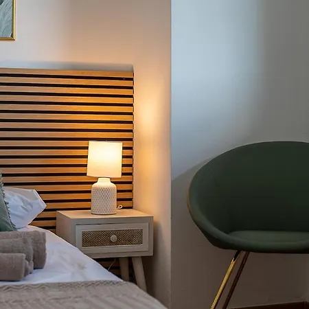 Style And Confort 120mq, Free Garage Apartman