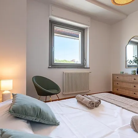 Style And Confort 120mq, Free Garage Apartman