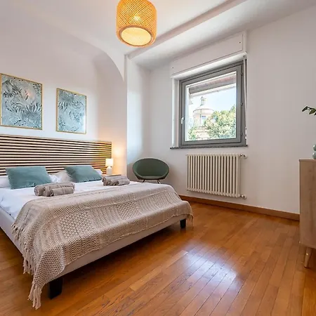 Style And Confort 120mq, Free Garage Apartman